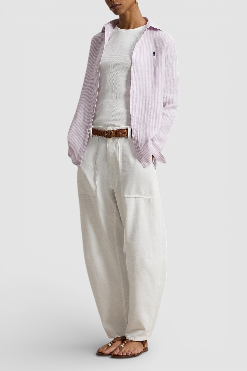 תמונת כל הלוק של חולצה מכופתרת